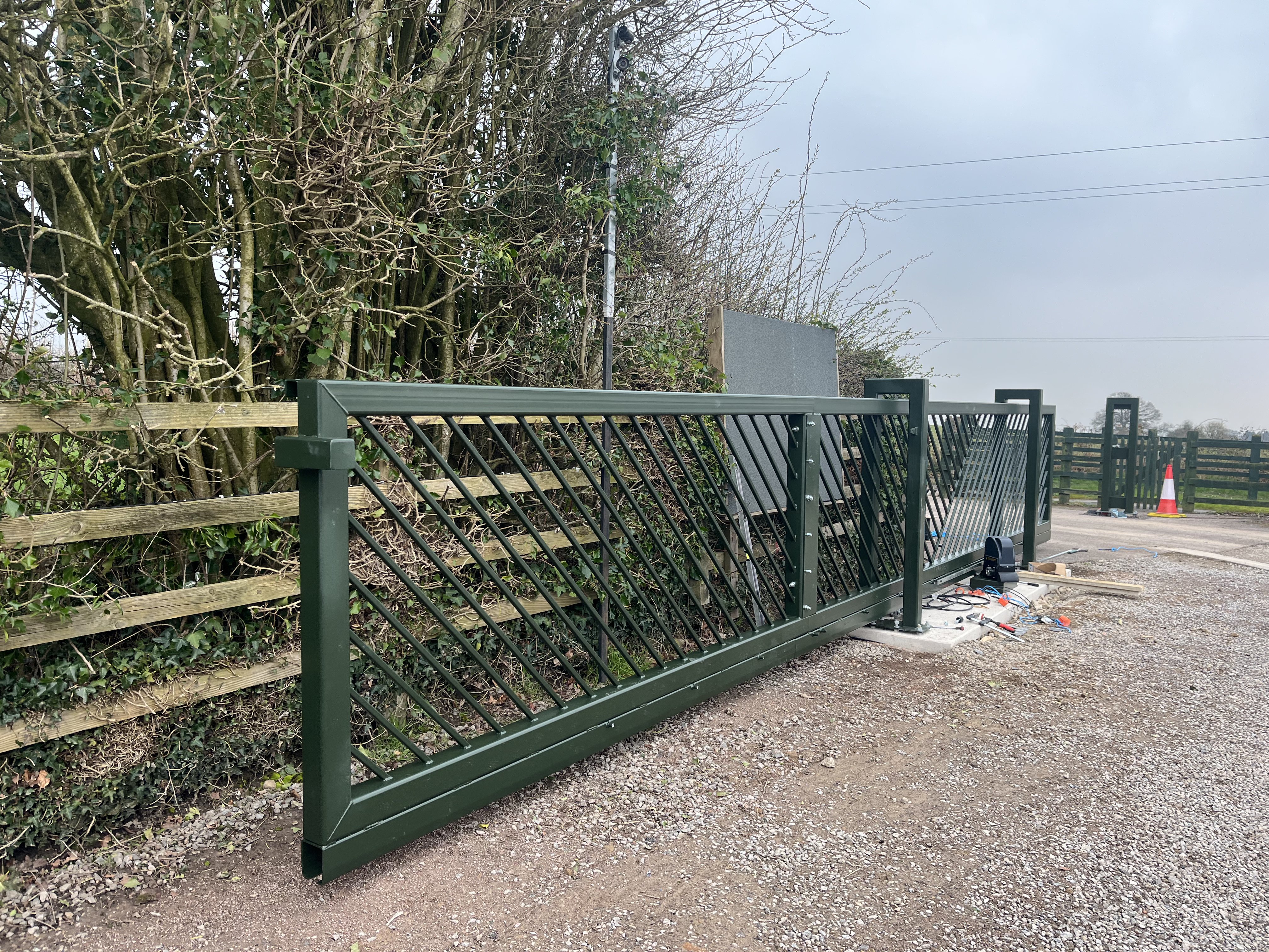 ANPR-activated automatic cantilever gate - finished photograph 1